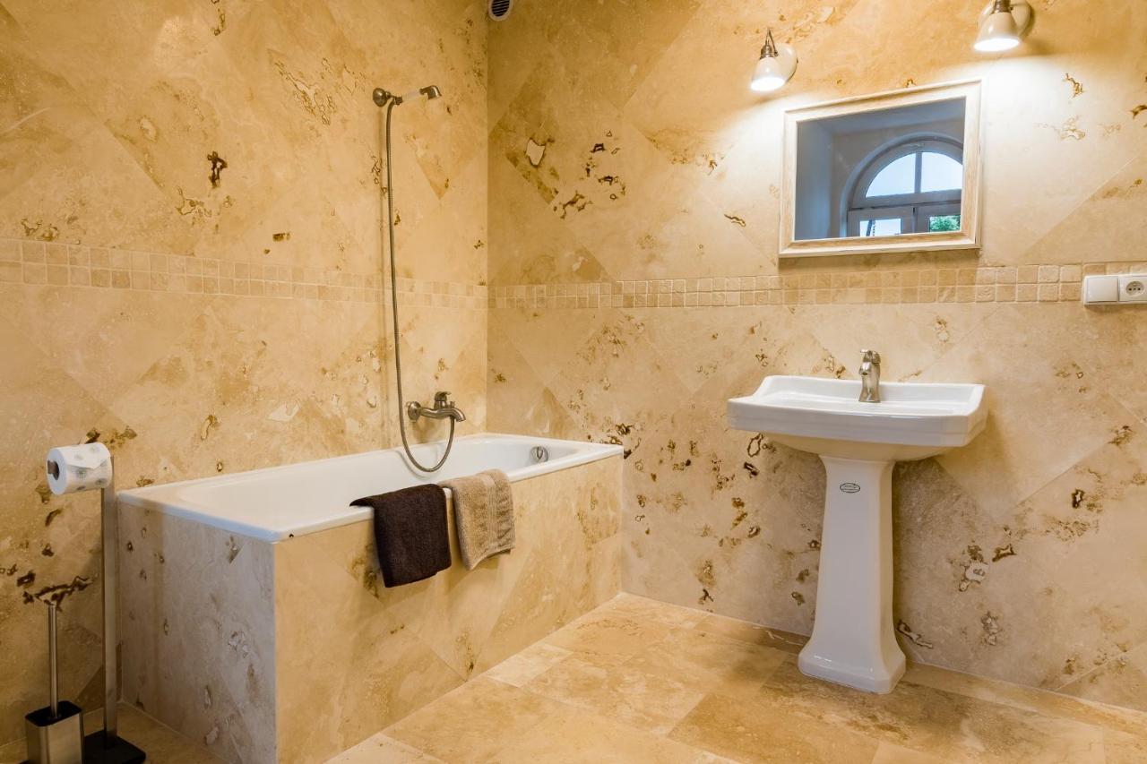 Pokoje Goscinne Przy Rynku Dąbrówno Extérieur photo